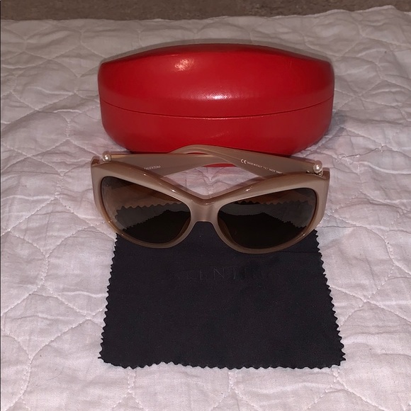 Authentic Valentino sunglasses - Picture 6 of 7